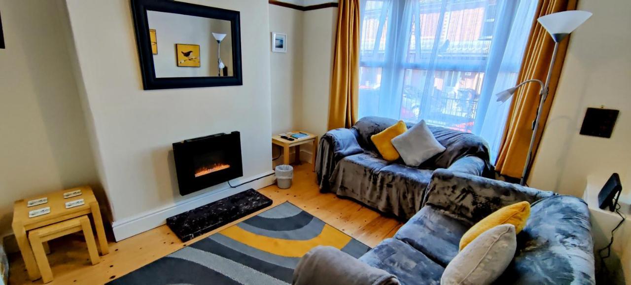 Rhubarb Terrace On The Coast - Sleeps 1-6 Villa Colwyn Bay Kültér fotó