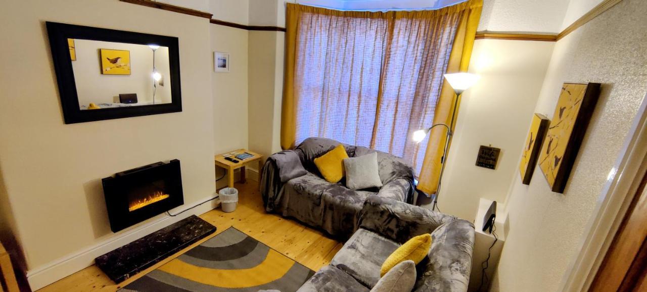 Rhubarb Terrace On The Coast - Sleeps 1-6 Villa Colwyn Bay Kültér fotó